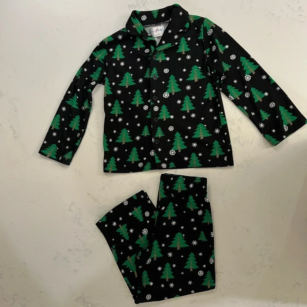 Christmas pajamas 🎄🎅 Boy size : 4T🤍 Excellent conditions